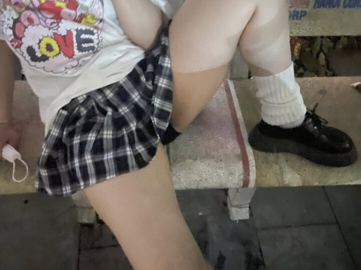 Ảnh 18 của Lộ clip sex em Huệ Chi 1998 Chubby dâm đãng bị người yêu Doggy nứng nổ cặc