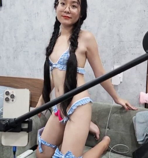 Ảnh 6 của Lộ clip sex Em kính cận mông to máy chịch cực dâm đãng (Full Clip + Pic) – Phần 1